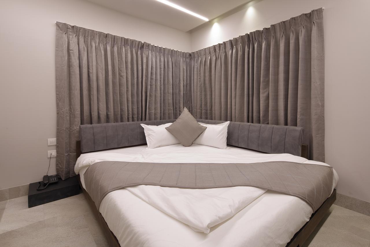 Hotel Carrefour Ahmedabad Exterior foto