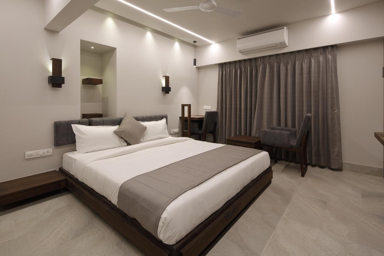 Hotel Carrefour Ahmedabad Exterior foto