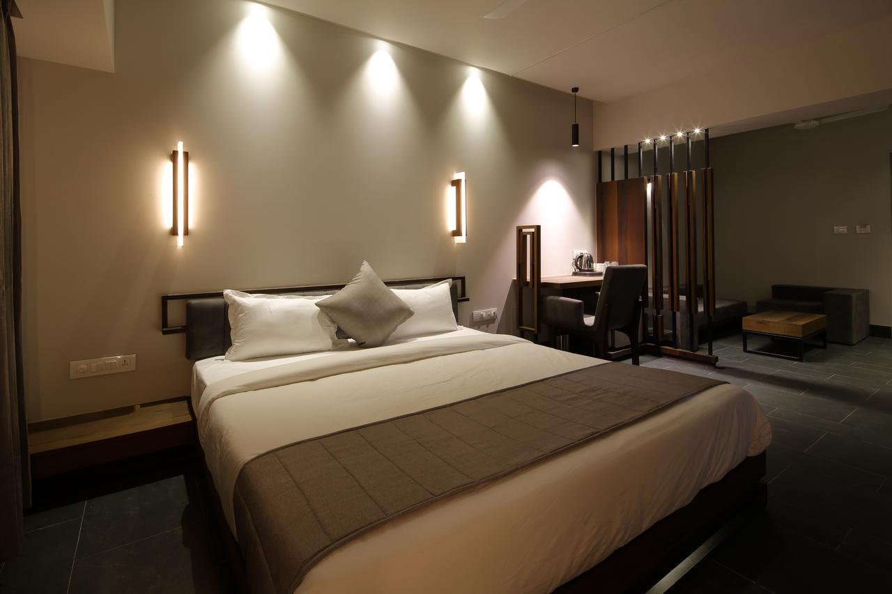 Hotel Carrefour Ahmedabad Exterior foto