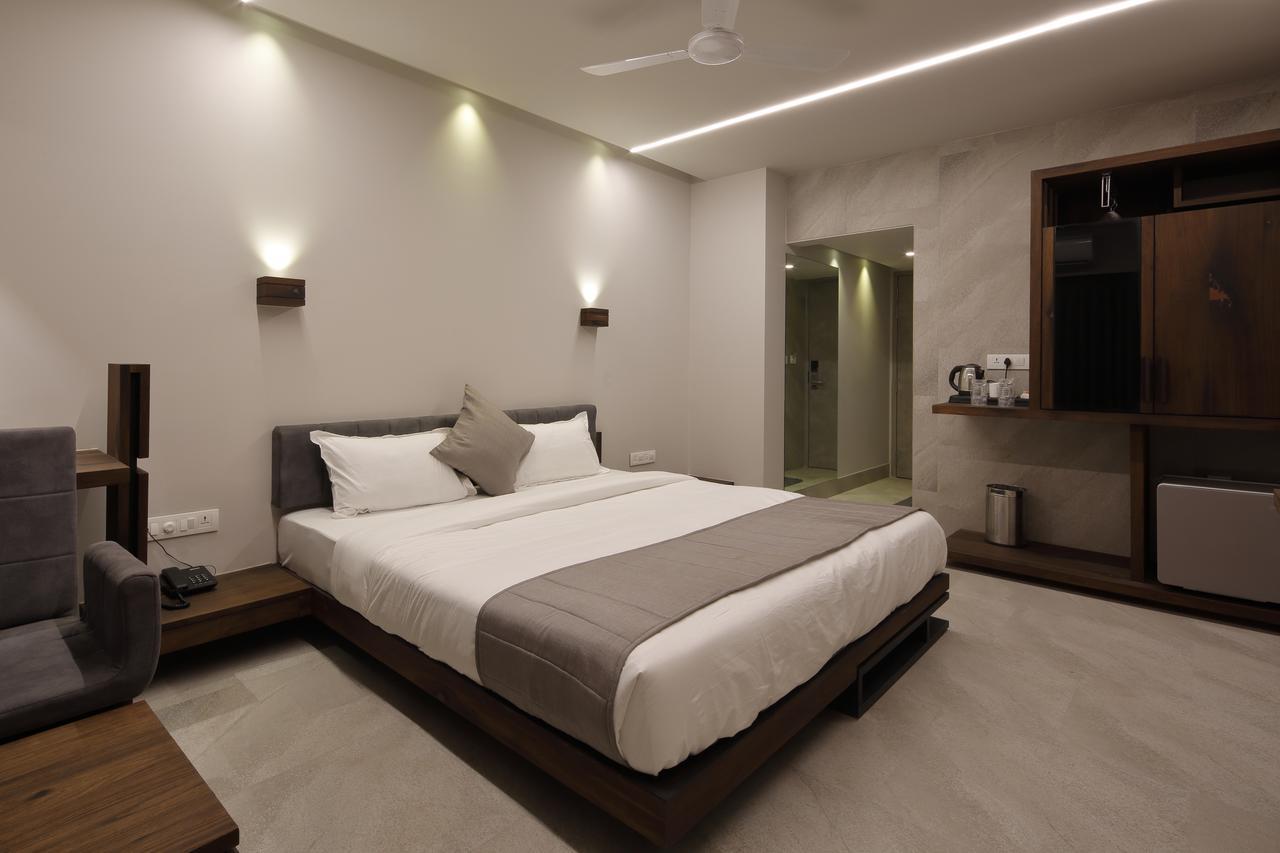 Hotel Carrefour Ahmedabad Exterior foto